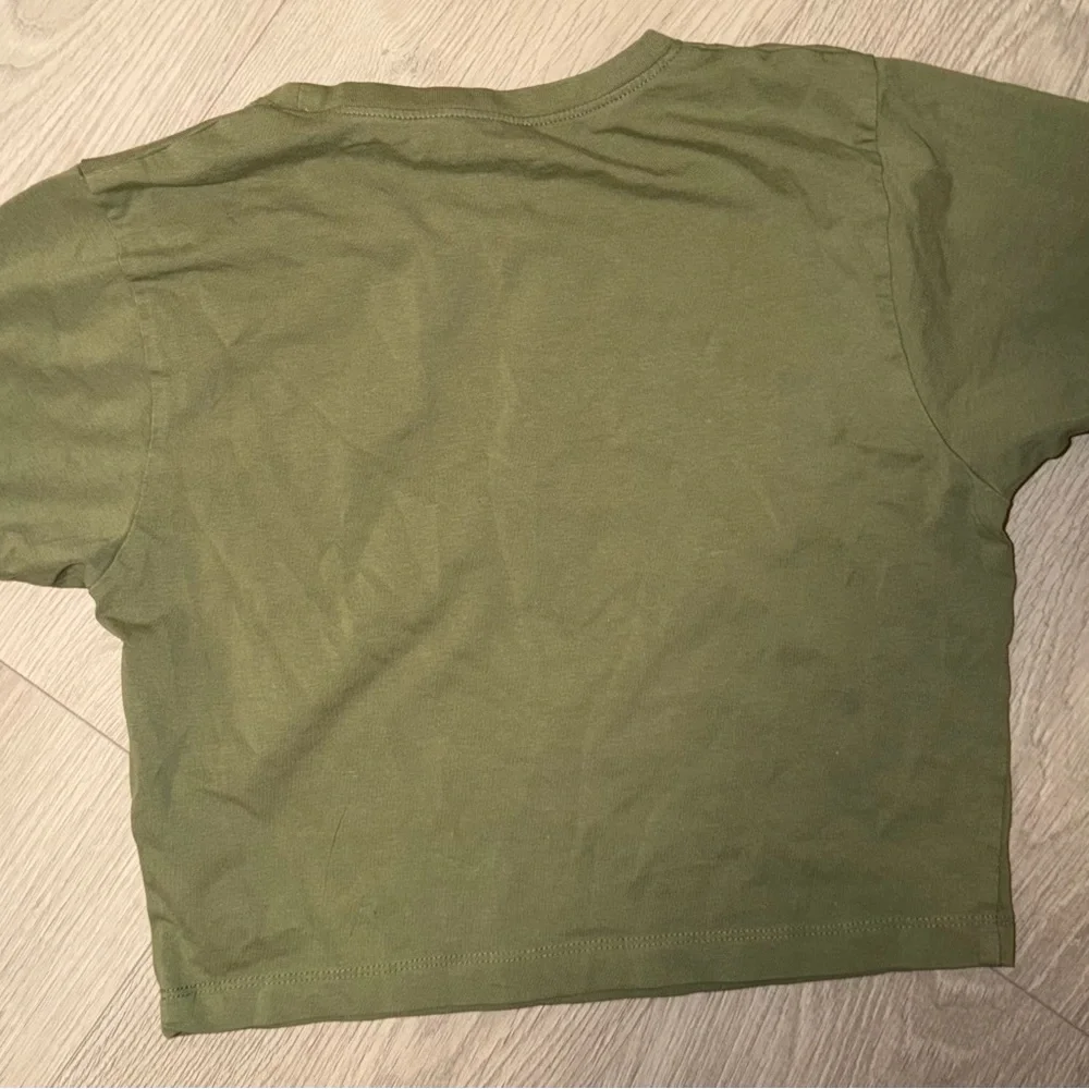 Alphalete Olive Green Cropped Tee - Size M - Picture 4 of 10